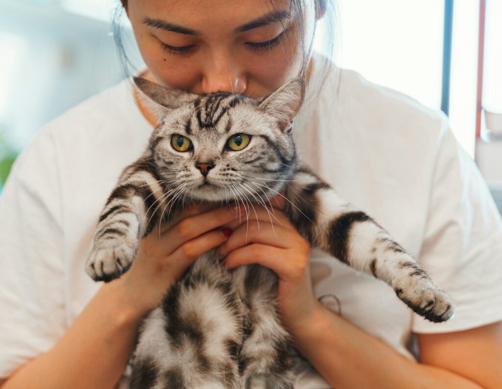 girl and cat